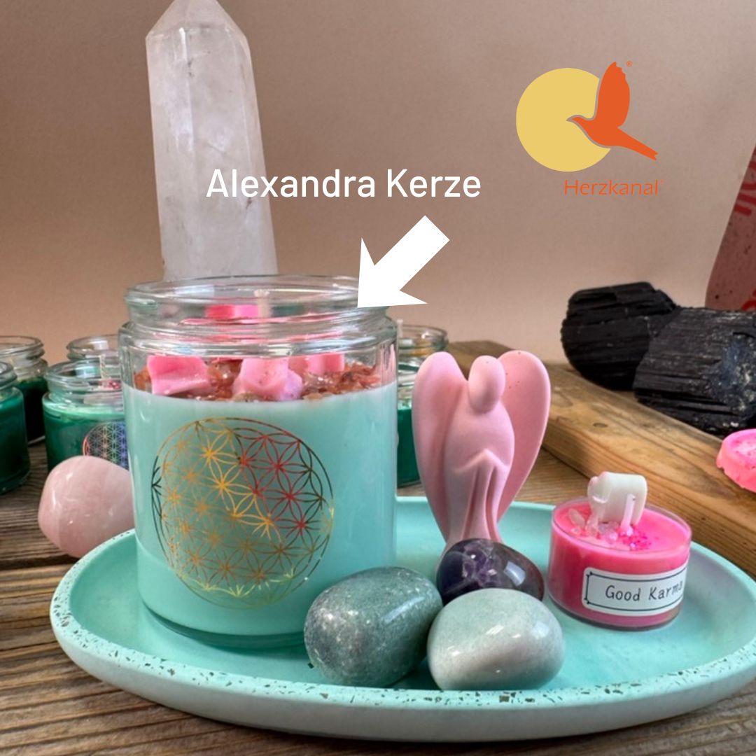 Alexandra Kerze: Handgefertigte Kerze mit Kristall-Chips | Herzkanal® – Bild 4