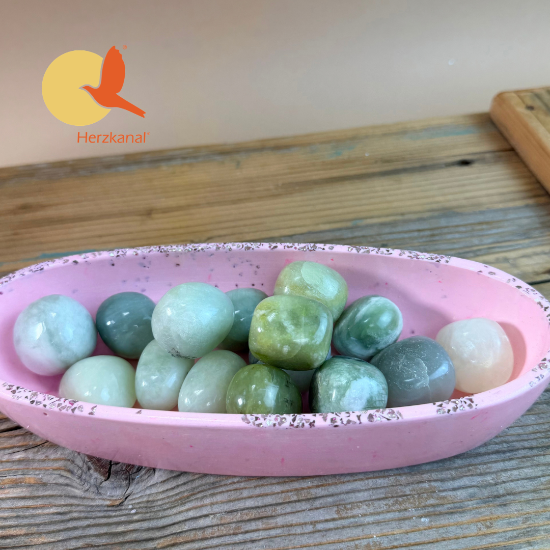 Jade Grün Trommelstein – Glück, Fülle, Harmonie & Herzensweisheit – Bild 3